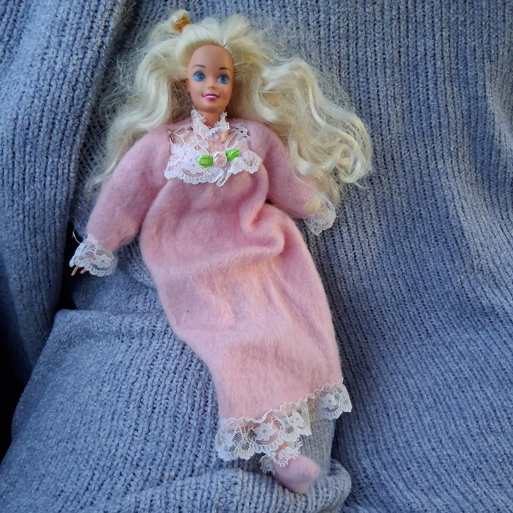 Vtg Mattel Bedtime Barbie Soft Body Doll Blonde Blue Eyes Pink Nightgown 90s